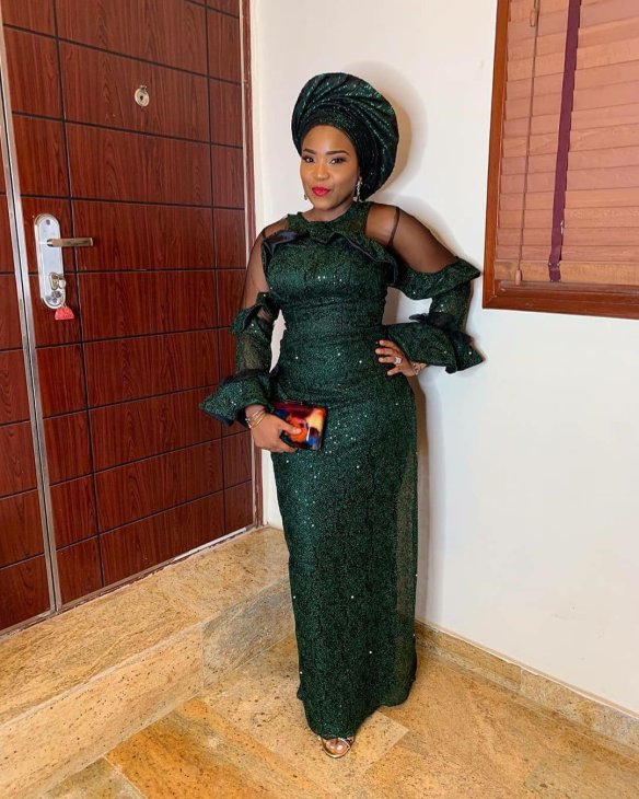 2019 WEDDING COLOR: EMERALD GREEN  Nigerian lace styles, Nigerian